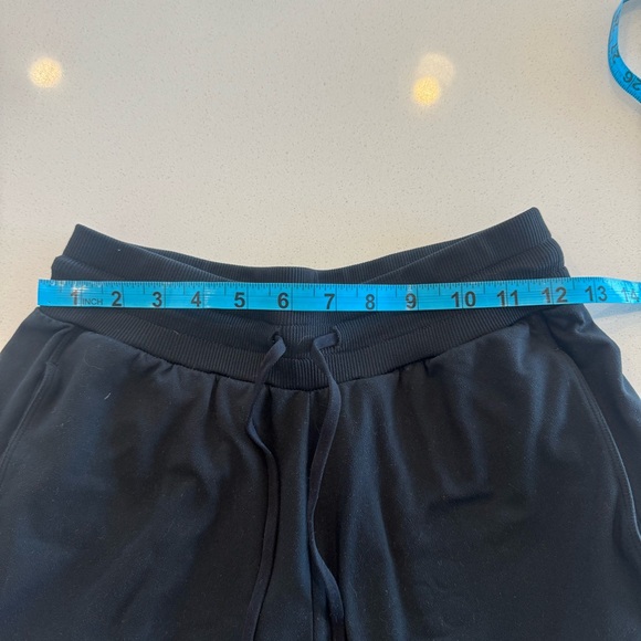 Fabletics Everyday Short - Picture 3 of 4